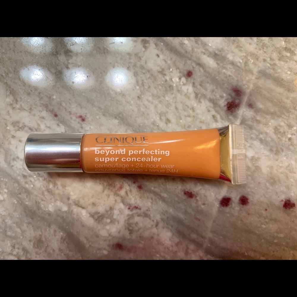 Clinique Beyond Perfecting  Concealer